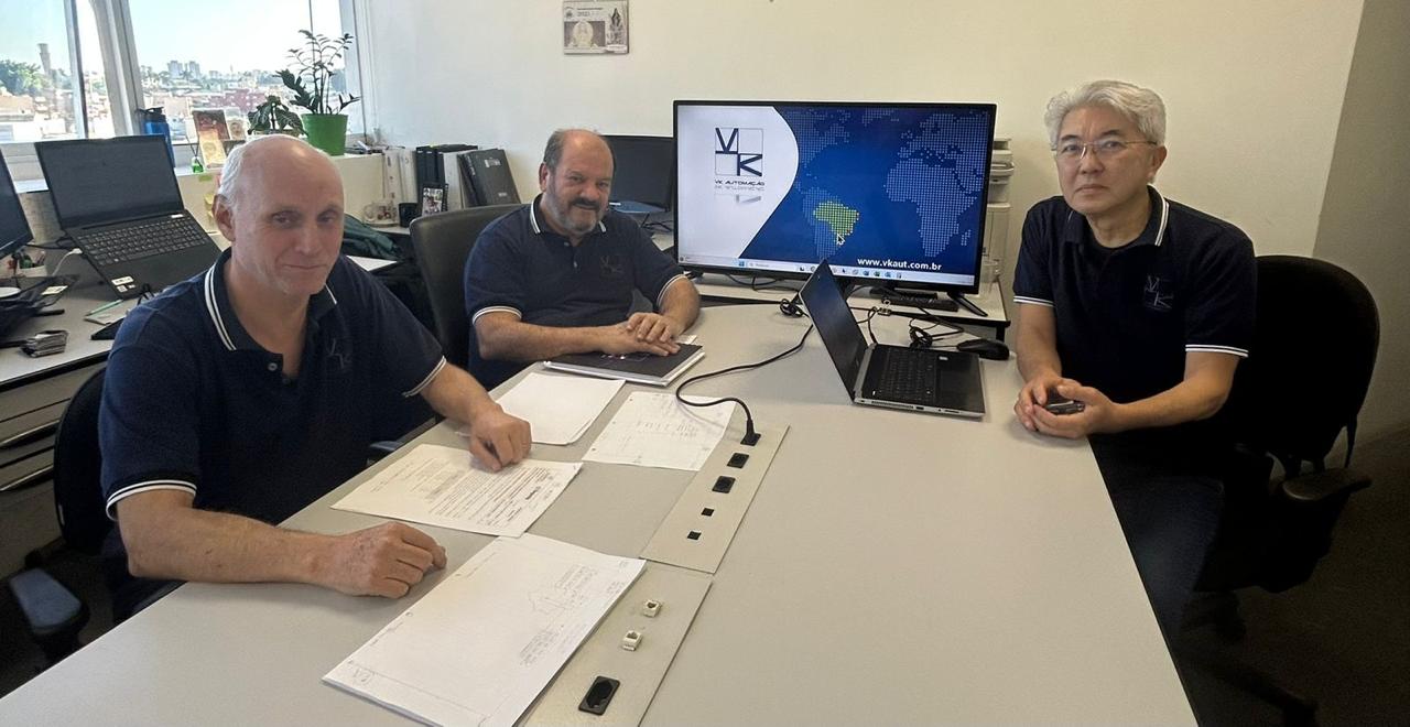 Liderança da VK Automação reunida no escritório